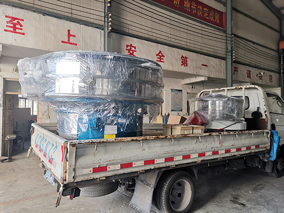 1.5米旋振篩、200型標(biāo)準(zhǔn)檢驗(yàn)篩、直排篩發(fā)貨